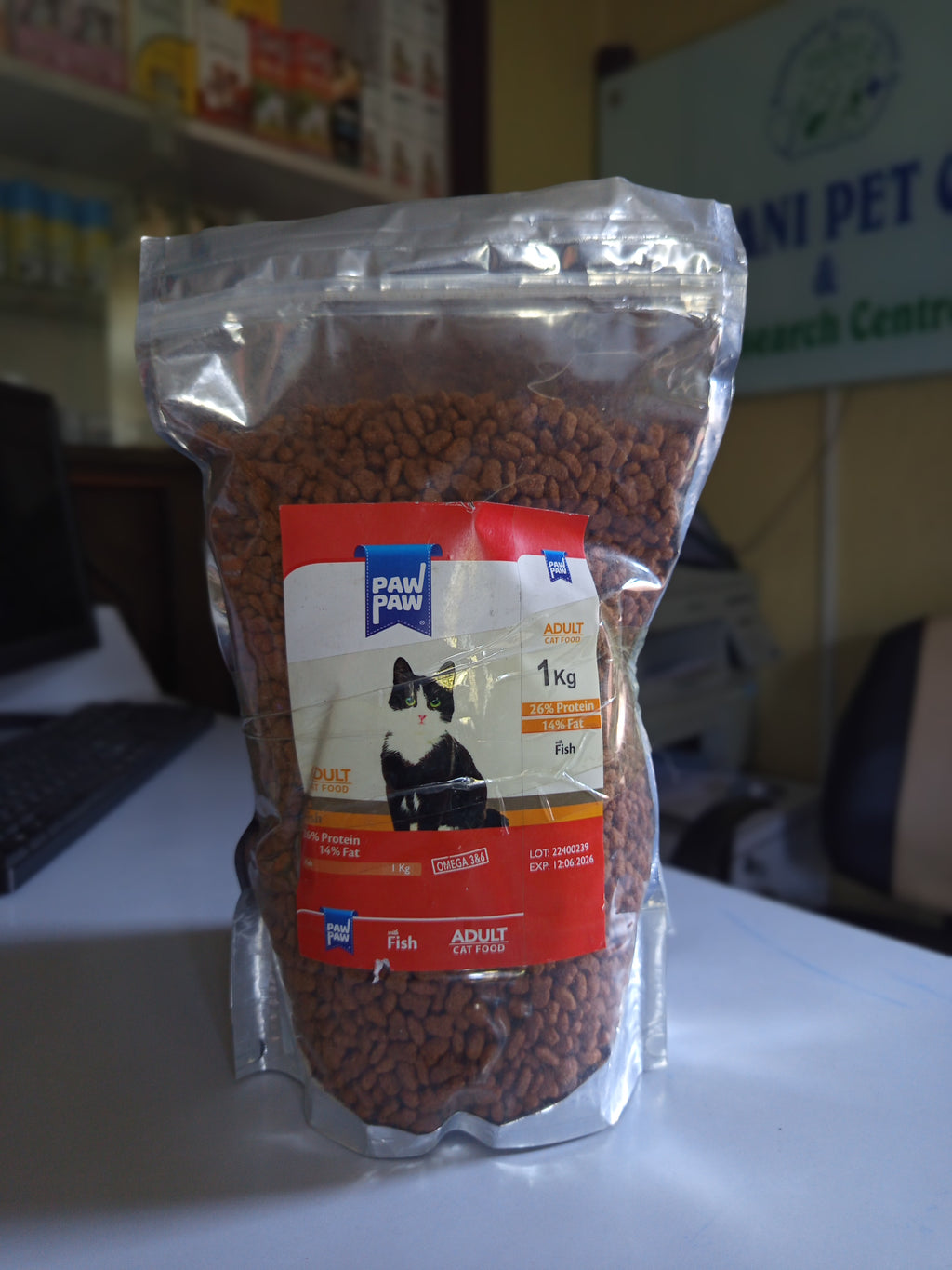 Paw paw cat food 1 kg  buy 1 get 1 free