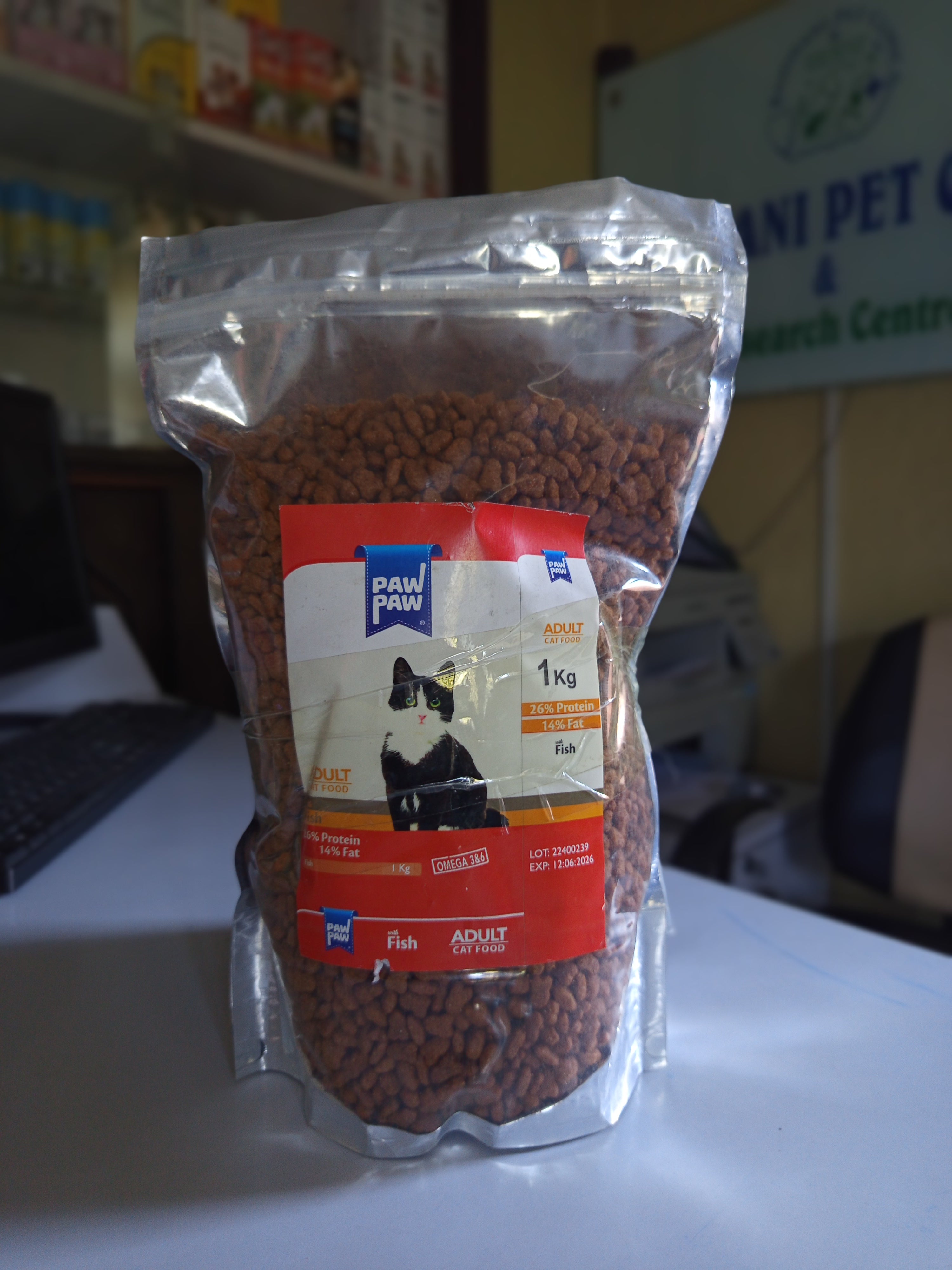 Paw paw cat food 1 kg  buy 1 get 1 free